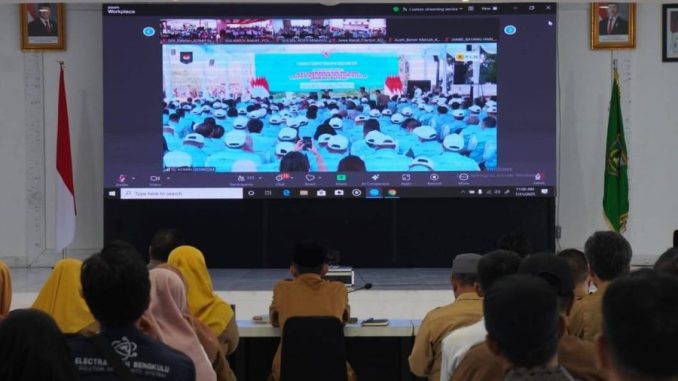 Suasana megikuti secara during Lounching Koperasi Kelurahan/Desa Merah Putih se-Indonesia (16 koperasi di antaranya di Kota Padang Panjang, Sumatera Barat) oleh Presiden Prabowo di Jakarta, 21 Juli 2025 lalu.