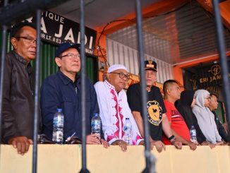 Wali Kota Payakumbuh Zulmaeta bersama Wakil Wali Kota dan unsur Forkopimda meninjau lokasi kebakaran besar di Pusat Pertokoan Pasar Payakumbuh Blok Barat.