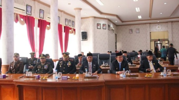 Wali Kota Payakumbuh Zulmaeta bersama jajaran Pemko, DPRD, dan Forkopimda menyimak pidato kenegaraan Presiden RI Prabowo Subianto dalam Sidang Tahunan MPR RI 2025.
