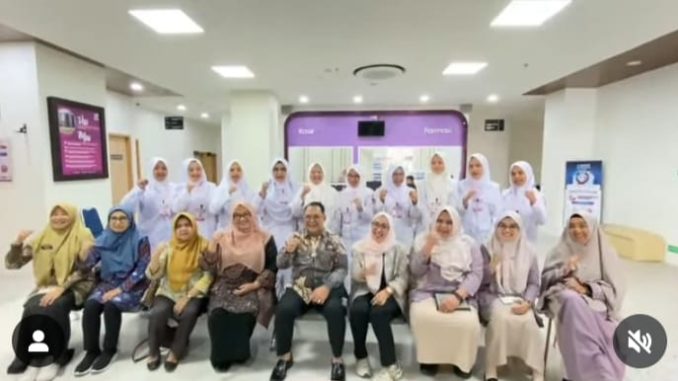 Peserta pelatihan pelayanan antenatal care, persalinan, nifas dan SHK bagi tenaga bidan EKTP di Kota Bukittinggi.