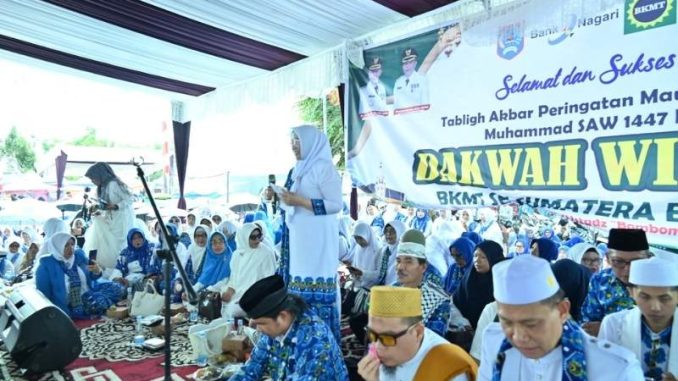 Ribuan jamaah dari berbagai daerah memadati kawasan GOR M. Yamin, Kubu Gadang, Kota Payakumbuh, dalam kegiatan Dakwah Wisata BKMT Sumbar.