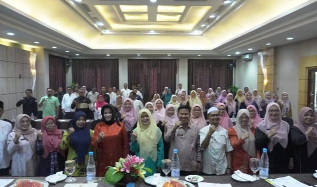 Sekdako Rismal Hadi membuka kegiatan pertemuan advokasi dan koordinasi Pokjanal Posyandu Kota Bukittinggi.