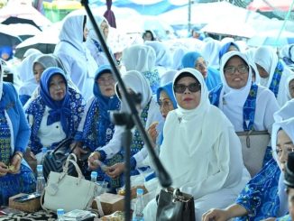 Wakil Ketua DPRD Kota Payakumbuh Erlindawati memberikan sambutan dalam acara Dakwah Wisata yang digelar oleh Badan Kontak Majelis Taklim (BKMT) Sumatera Barat.