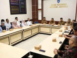 Wakil Wali Kota Payakumbuh, Elzadaswarman, memimpin rapat koordinasi penanganan pasca kebakaran.