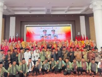 Wako Bukittinggi bersama perantau Kurai Limo Jorong di Riau yang melakukan wisata adat menyilaukan Kampuang disambut di rumah dinas Wako Sabtu (6/09).