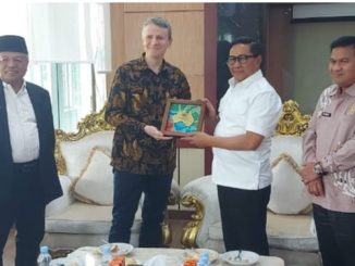 Wali Kota Bukittinggi Ramlan Nurmatias menyambut Duta Besar Australia untuk Indonesia, Roderick Bruce Brazier dalam kunjungan resmi di Balai Kota Bukittinggi.