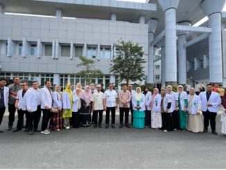 Walikota Ramlan Nurmatias memimpin apel pagi bersama jajaran RSUD Bukittinggi sekaligus memberikan arahan terkait peningkatan layanan dan rencana penamaan resmi RSUD.