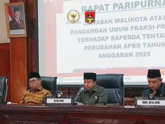 Walikota Ramlan Nurmatias menyampaikan jawaban resmi Pemko terhadap pemandangan umum fraksi-fraksi DPRD dalam rapat paripurna.