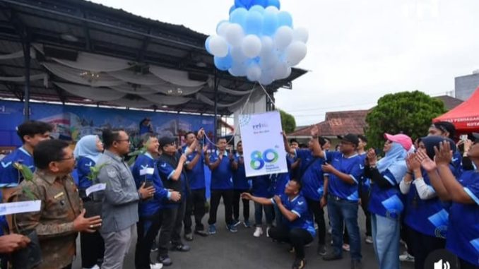 Wawako Bukittinggi buka RRI Fest 2025 di halaman RRI Bukittinggi, dengan pemukulan gong dan pelepas 80 buah balon, Minggu