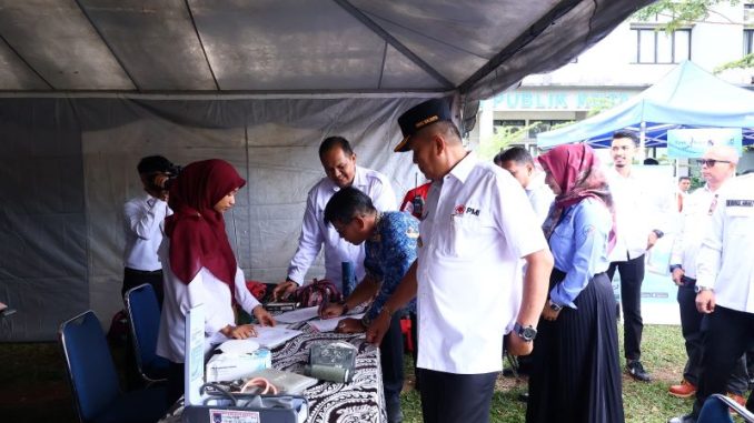 Wawako Elzadaswarman saat menghadiri acara peringatan HUT ke-80 Palang Merah Indonesia di halaman Balai Kota Payakumbuh.