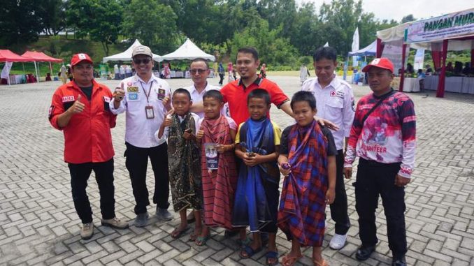 Bupati Safni Sikumbang dan Wakil Bupati Ahlul Badrito Resha menghadiri apel gabungan peringatan HUT TNI dan PMI ke-80.