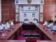 Kepala BNN Provinsi Sumatera Barat saat menyerahkan apresiasi kepada Pemko Payakumbuh atas komitmennya dalam upaya pencegahan dan pemberantasan penyalahgunaan narkoba.