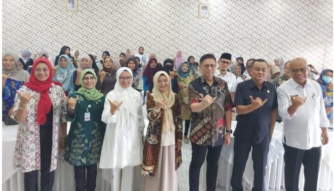 Perwakilan warga dari masing masing Kecamatan yang ada di Bukittinggi, mendapat Bimtek dalam pengelolaan sampah bernilai ekonomi, yang diadakan anggota Komisi XII, DPR RI Mulyadi.