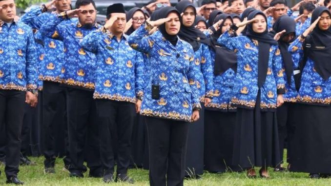 Sekdako Rida Ananda memimpin Apel Bersama KORPRI sekaligus inagurasi anggota baru formasi 2025.