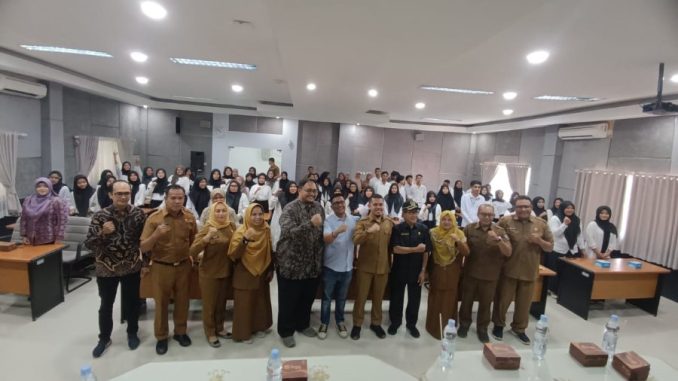 Wakil Bupati Ahlul Badrito Resha membuka Diklat Membordir dan Menjahit di BDI Padang.