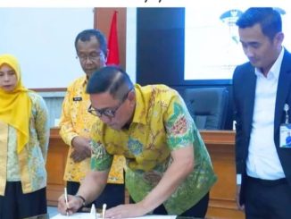Wako Bukittinggi tanda tangani adendum nota kesepakatan program JKN dengan BPJS Kesehatan, di Aula Balaikota, Kamis, (16/10).