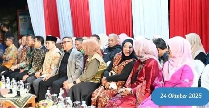 Wali Kota Bukittinggi Ramlan Nurmatias membuka Ngarai Sianok Festival 2025 di Janjang 1000.