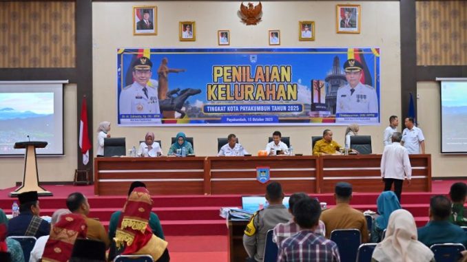 Wawako Elzadaswarman membuka Penilaian Tahap II Lomba Kelurahan Berprestasi Tahun 2025 di Aula Ngalau Indah Balai Kota Payakumbuh.