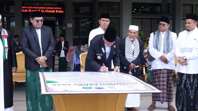Wawako Elzadaswarman memimpin apel peringatan Hari Santri Nasional 2025.