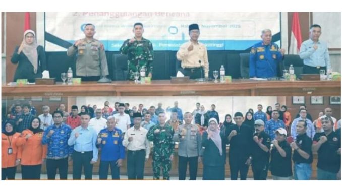 Staf Ahli Bidang Pemerintahan, Hukum dan Politik, Emil Achir membuka Public Hearing dua Ranperda kebencanaan.
