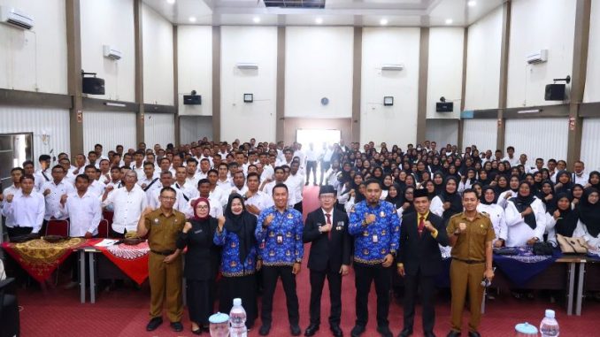 Wako Zulmaeta membuka kegiatan sosialisasi bagi 1.035 calon PPPK Paruh Waktu di Aula SKB Kota Payakumbuh.