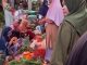 Aktivitas jual beli tampak ramai di Pasar Kumpulan, Nagari Koto Kaciak.