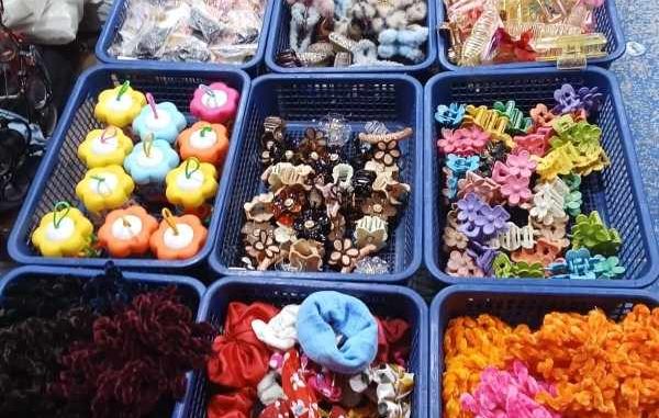 Berbagai macam produk yang di jual pada pameran UMKM dalam rangka HUT Kabupaten Pasaman ke-80.