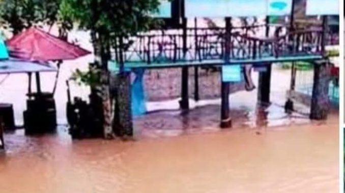 Kondisi kawasan Mega Wisata Bonjol (MWB) yang terendam banjir setinggi lutut pada Kamis (27/11).