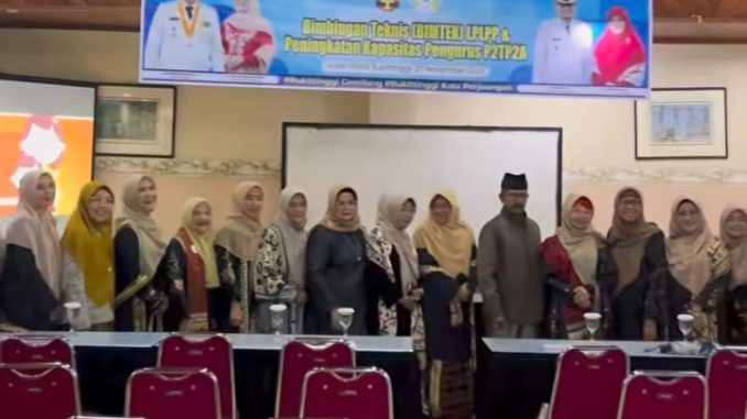 Peserta sosialisasi dan bimtek LPLPP - P2TP2A tahun 2025 yang digelar Pemko Bukittinggi.