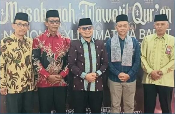 Wakil Walikota Bukittinggi sambut kedatangan kontingen kafilah Kabupaten Mentawai di Balairung rumah dinas Wako, Jumat (12/12).
