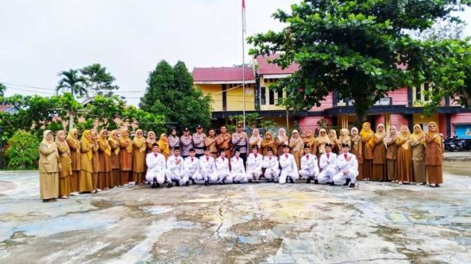 Kasat Binmas Polres Sawahlunto AKP Sugianto, S.Sos.I foto bersama.