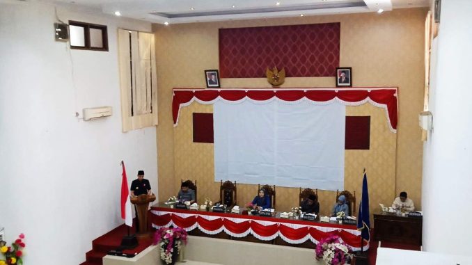 Wali Kota Sawahlunto Riyanda Putra menyampaikan pidato pada Rapat Paripurna DPRD tentang Rancangan Kebijakan Umum APBD (KUA) dan Prioritas Plafon Anggaran Sementara (PPAS) Tahun Anggaran 2027.